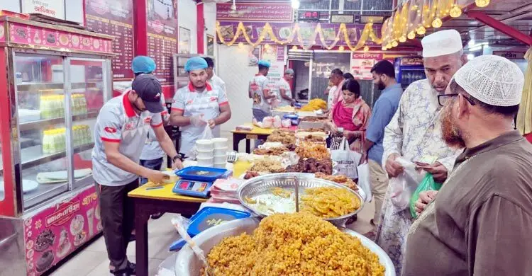 এলাকা-দোকান ভেদে ইফতার সামগ্রীর দামে দ্বিগুণ ফারাক