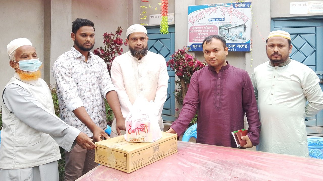 ঈদের দিন বৃদ্ধাশ্রমে উপহার পাঠালেন ডিসি ঈদের দিন বৃদ্ধাশ্রমে উপহার পাঠালেন ডিসি