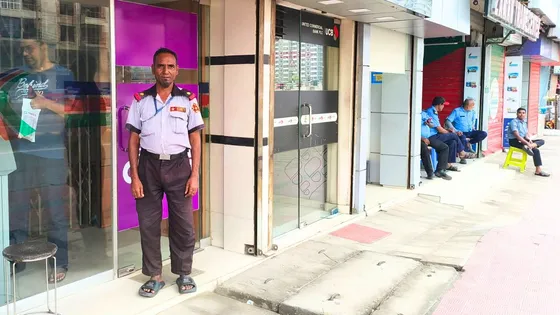 ফোনেই জানান ঈদের শুভেচ্ছা, এটিএম বুথেই কাটে নিরাপত্তাকর্মীদের ঈদ ফোনেই জানান ঈদের শুভেচ্ছা, এটিএম বুথেই কাটে নিরাপত্তাকর্মীদের ঈদ