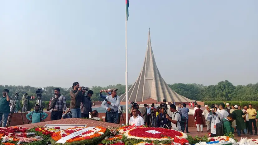 শ্রদ্ধার ফুলে বীর শহীদদের স্মরণ শ্রদ্ধার ফুলে বীর শহীদদের স্মরণ