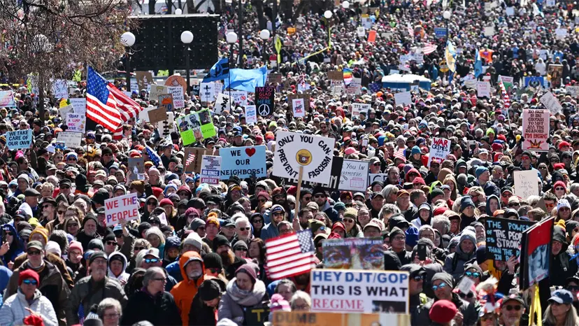 যুক্তরাষ্ট্রে ট্রাম্পের বিরুদ্ধে ৮০ লাখ মানুষের বিক্ষোভ যুক্তরাষ্ট্রে ট্রাম্পের বিরুদ্ধে ৮০ লাখ মানুষের বিক্ষোভ