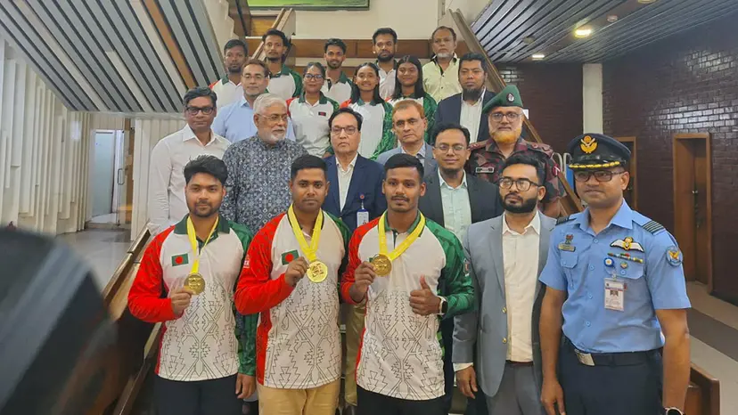 স্বর্ণজয়ী আরচ্যারদের বিমানবন্দরে সংবর্ধনা স্বর্ণজয়ী আরচ্যারদের বিমানবন্দরে সংবর্ধনা