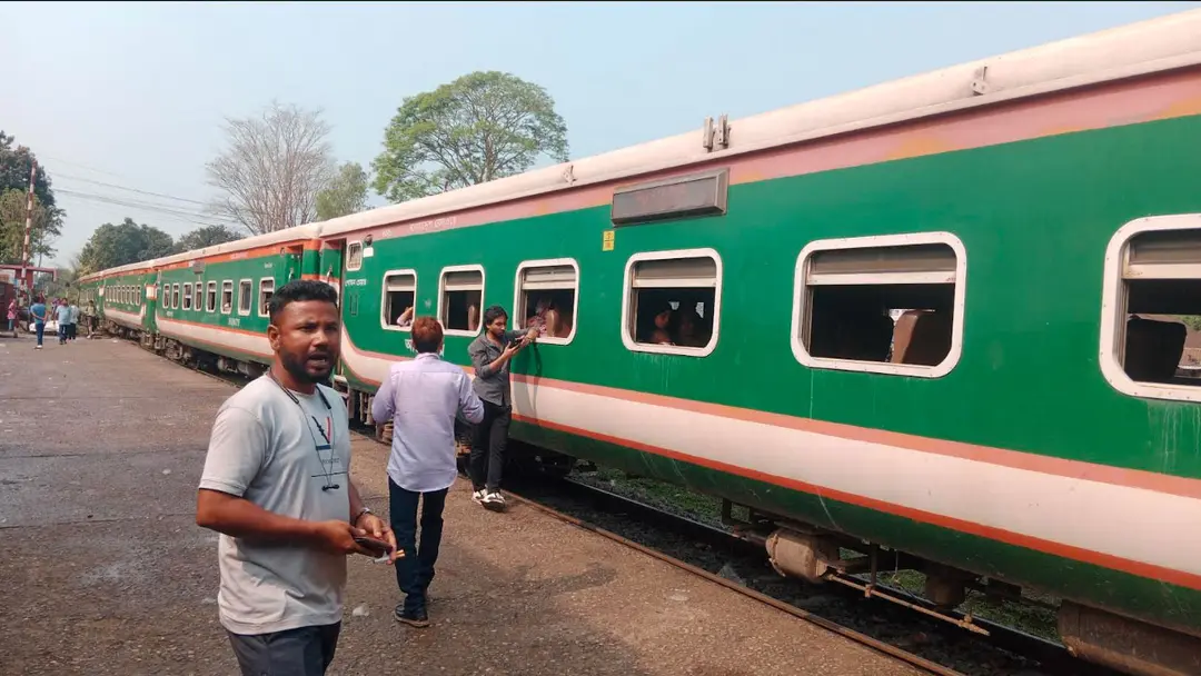 সিলেটের সঙ্গে রেল যোগাযোগ স্বাভাবিক সিলেটের সঙ্গে রেল যোগাযোগ স্বাভাবিক