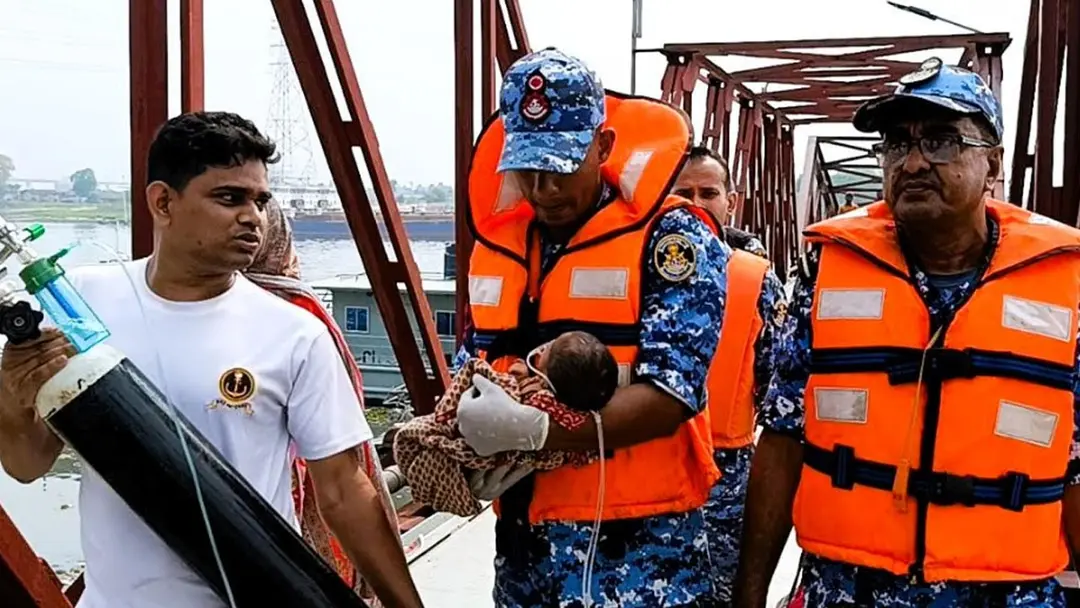 নদীপথে অসুস্থ নবজাতককে উদ্ধার করে হাসপাতালে পাঠালো কোস্টগার্ড নদীপথে অসুস্থ নবজাতককে উদ্ধার করে হাসপাতালে পাঠালো কোস্টগার্ড