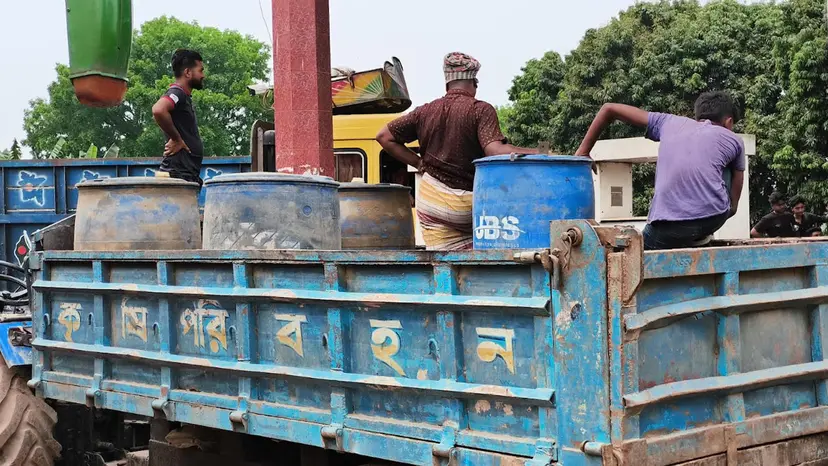 ঝিনাইদহে ইটভাটায় মিলল ৮০০ লিটার ডিজেল, ফিলিং স্টেশনকে জরিমানা ঝিনাইদহে ইটভাটায় মিলল ৮০০ লিটার ডিজেল, ফিলিং স্টেশনকে জরিমানা