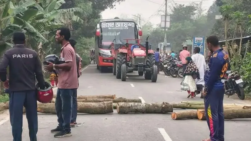 জামালপুরে তেল না পেয়ে মোটরসাইকেল চালকদের রাস্তা অবরোধ জামালপুরে তেল না পেয়ে মোটরসাইকেল চালকদের রাস্তা অবরোধ
