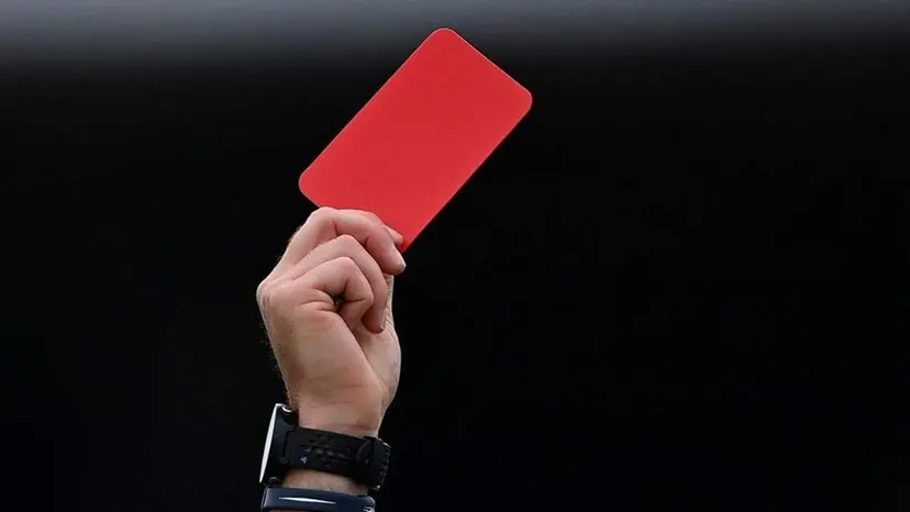 ফ্রান্সে গণমারামারির ম্যাচে ২৪ লাল কার্ড ফ্রান্সে গণমারামারির ম্যাচে ২৪ লাল কার্ড