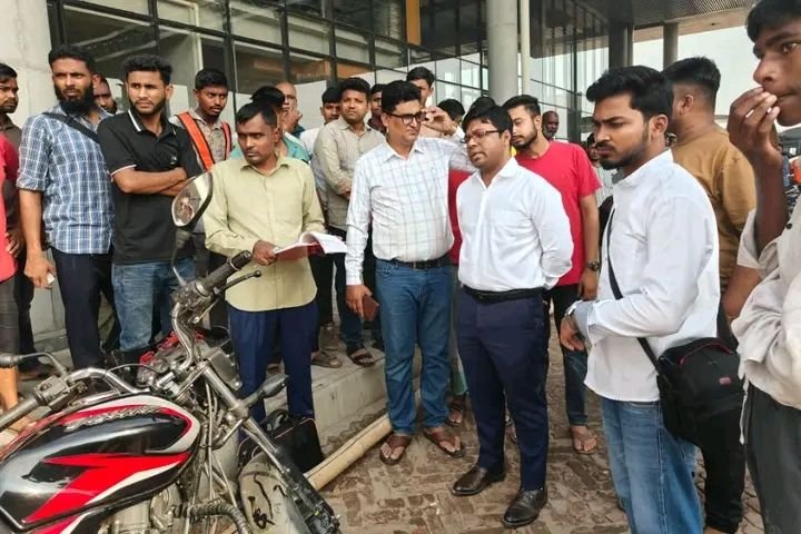 বগুড়ার শেরপুরে বিভিন্ন পেট্রোলপাম্পে সতর্কতামূলক অভিযানে জরিমানা বগুড়ার শেরপুরে বিভিন্ন পেট্রোলপাম্পে সতর্কতামূলক অভিযানে জরিমানা