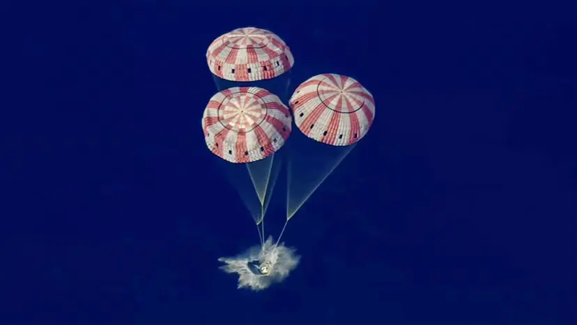 চন্দ্রাভিযান শেষে নিরাপদে পৃথিবীতে ফিরলেন নভোচারীরা চন্দ্রাভিযান শেষে নিরাপদে পৃথিবীতে ফিরলেন নভোচারীরা