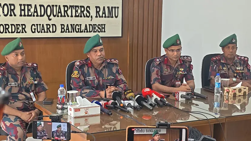 মাইন উদ্ধারের পর বান্দরবান সীমান্তে বিজিবির নিরাপত্তা জোরদার মাইন উদ্ধারের পর বান্দরবান সীমান্তে বিজিবির নিরাপত্তা জোরদার