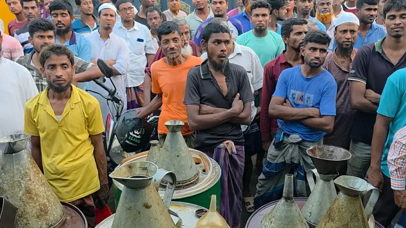 বগুড়ায় ২৫০০ লিটার ডিজেল জব্দ করে কৃষকদের কাছে ন্যায্যমূল্যে বিক্রি বগুড়ায় ২৫০০ লিটার ডিজেল জব্দ করে কৃষকদের কাছে ন্যায্যমূল্যে বিক্রি