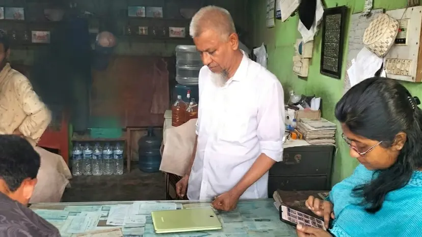 নোয়াখালীতে বেশি দামে অকটেন বিক্রি, ২০ হাজার টাকা জরিমানা নোয়াখালীতে বেশি দামে অকটেন বিক্রি, ২০ হাজার টাকা জরিমানা