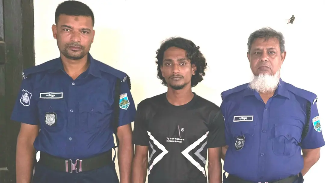 নওগাঁয় গাঁজাসহ মাদক ব্যবসায়ী গ্রেপ্তার