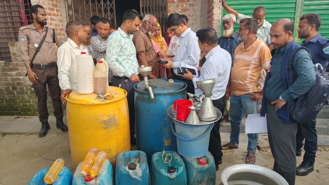 সিমেন্ট ব্যবসায়ীর বাসায় মিলল মজুত করা পেট্রোল-ডিজেল