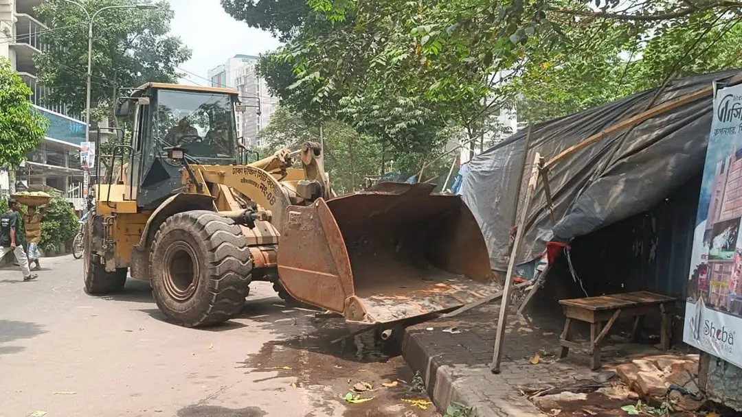 পান্থকুঞ্জ পার্কের আশপাশ দখলমুক্ত করল ডিএসসিসি