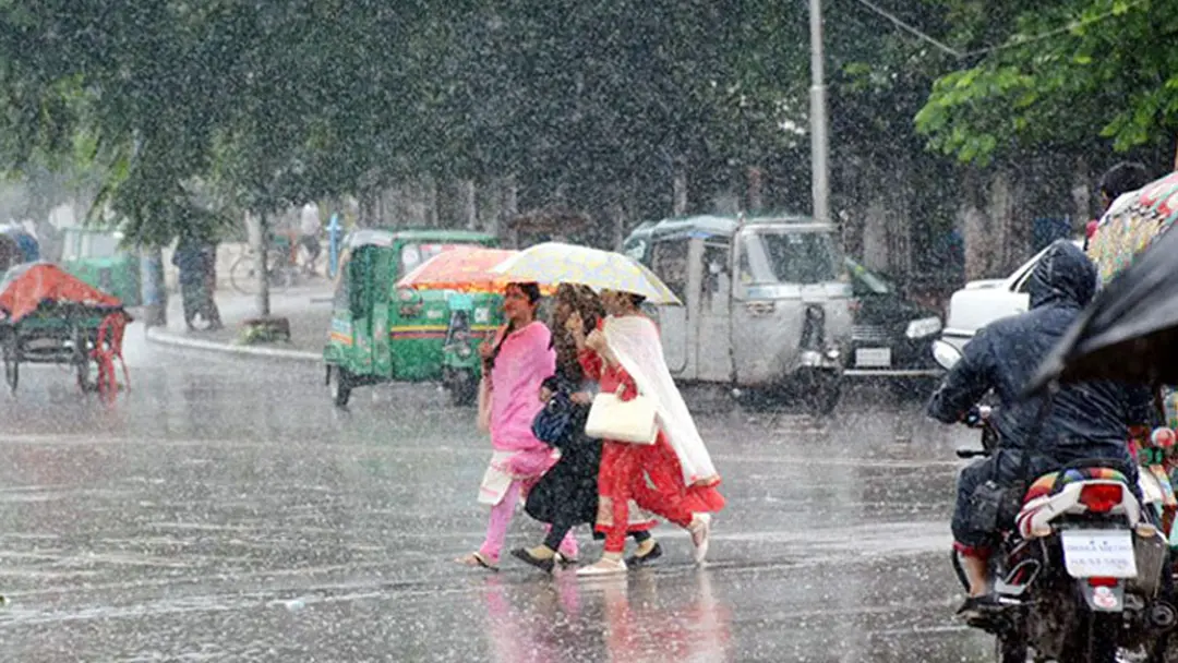 ২৪ ঘণ্টায় ঢাকায় ৪১ মিলিমিটার বৃষ্টি : আজও বৃষ্টি-বজ্রপাতের সম্ভাবনা