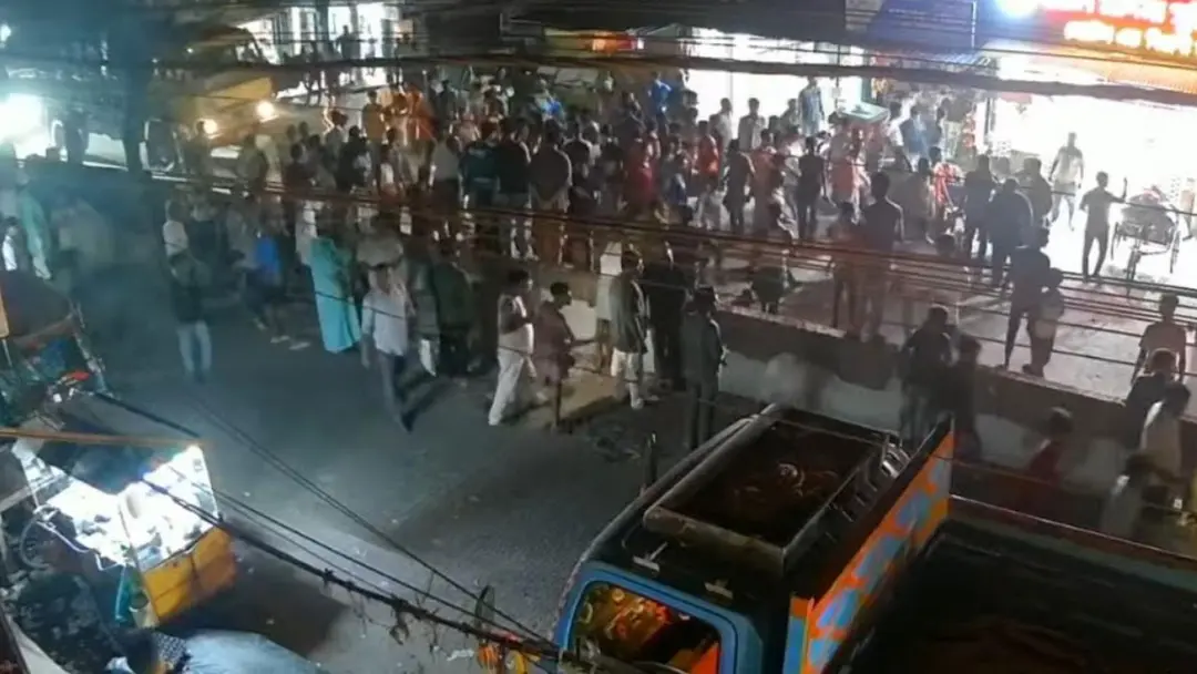 মহাসড়কে বেপরোয়া চালকের তাণ্ডব : শ্রমিক নিহত, দুমড়েমুচড়ে গেল চার যানবাহন