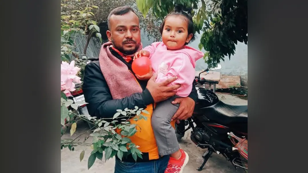 বজ্রপাতে প্রাণ গেল বাবার, কোল থেকে ছিটকে প্রাণে বাঁচল মেয়ে