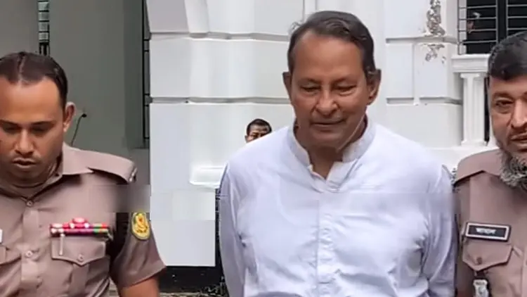 ইনুকে ‘টেনশন না করতে’ বলা সেই দুই পুলিশ সদস্য শাস্তির মুখে