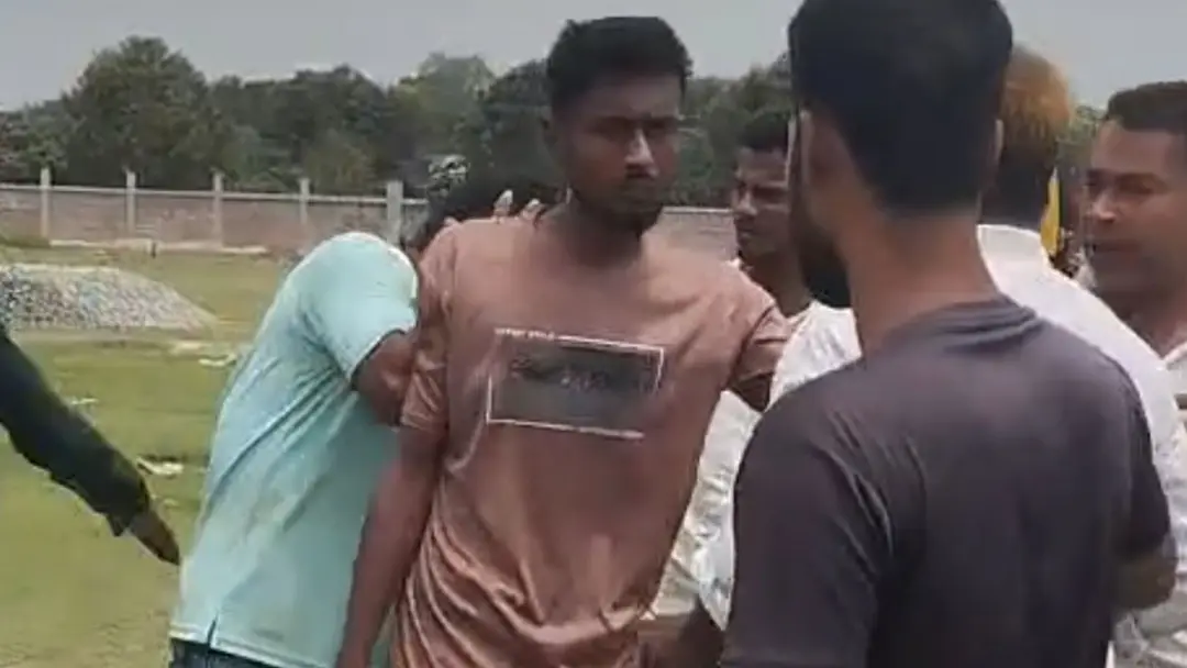 নাটোরে ঠিকাদারকে মারধর করলেন ছাত্রদল নেতা