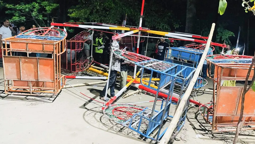 ময়মনসিংহে নাগরদোলা ভেঙে পড়ে আহত ৫