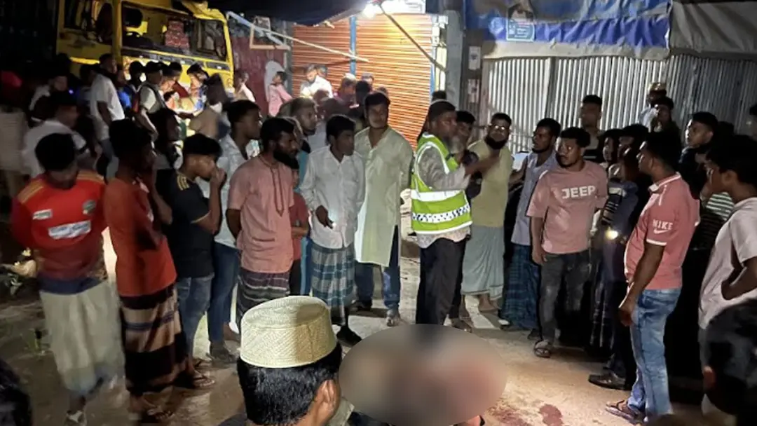 বেপরোয়া গতির ট্রাকচাপায় ৭ পথচারী আহত, গণপিটুনিতে চালক নিহত