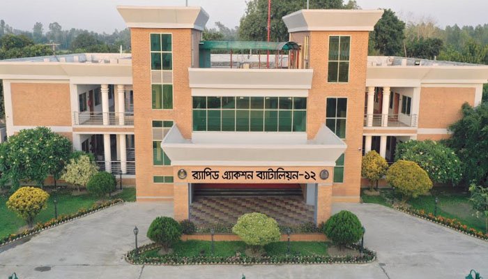 সিরাজগঞ্জে স্ক্যাফ সিরাপসহ মাদক ব্যবসায়ী গ্রেপ্তার