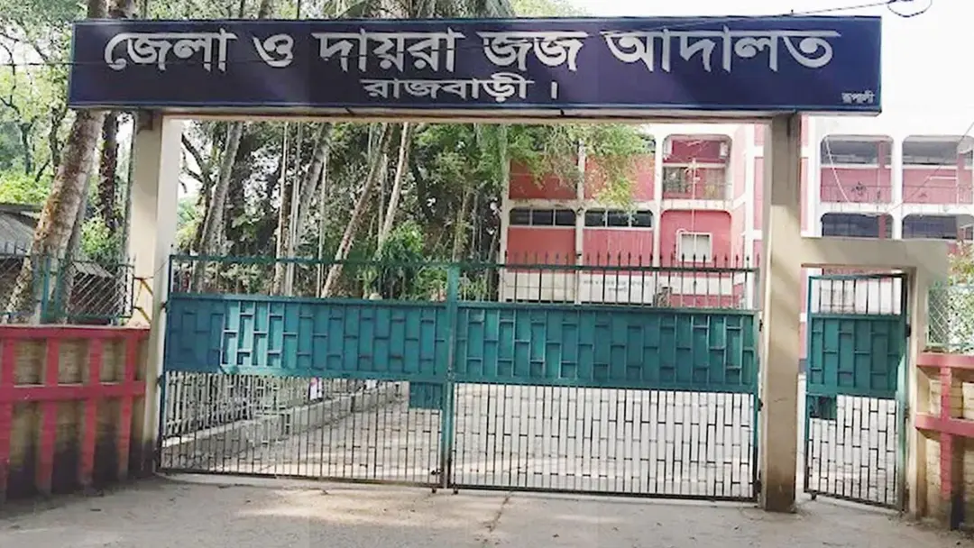 জামিনের বিরোধিতা করায় আদালত প্রাঙ্গণে পুলিশকে মারধর জামিনের বিরোধিতা করায় আদালত প্রাঙ্গণে পুলিশকে মারধর