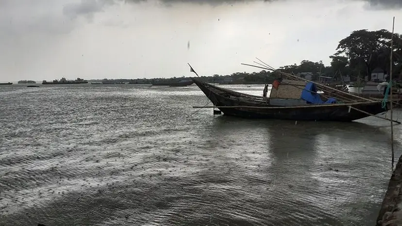 ঝড়-বৃষ্টির আভাস, সাত অঞ্চলের নদীবন্দরে সতর্কতা
