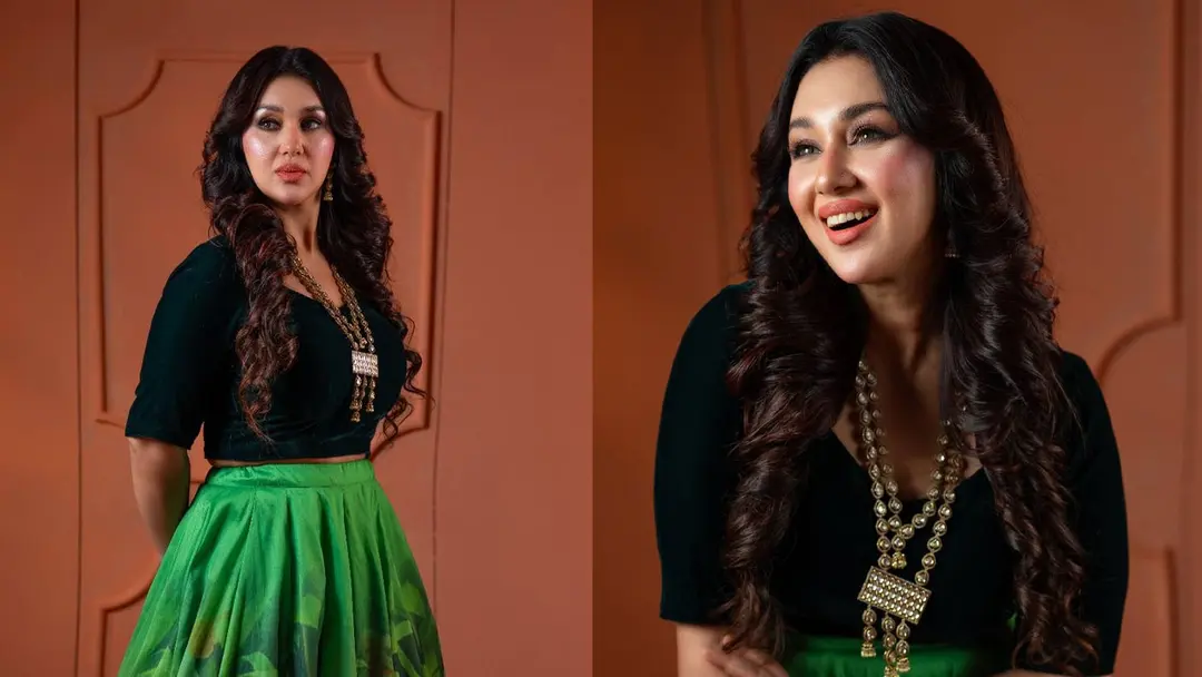 এবার ‘টপস’ পরে নজর কাড়লেন অপু বিশ্বাস এবার ‘টপস’ পরে নজর কাড়লেন অপু বিশ্বাস