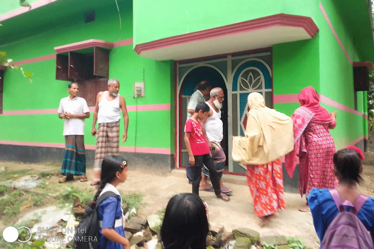 জয়পুরহাটের দিনে দুপুরে তালা ভেঙে ব্যবসায়ীর বাসায় চুরি