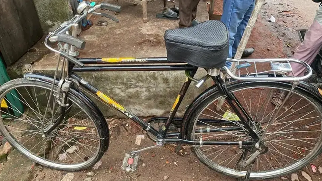 ইমামের মোটরসাইকেল চুরি করে সাইকেল রেখে গেল চোর