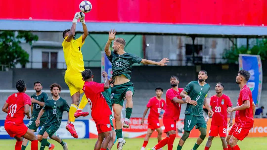 পাকিস্তানকে রুখে দিল ১০ জনের বাংলাদেশ পাকিস্তানকে রুখে দিল ১০ জনের বাংলাদেশ