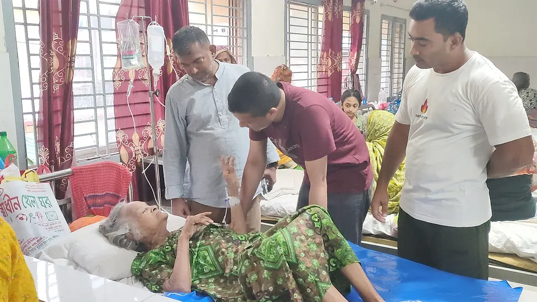 স্বজনহীন বৃদ্ধার পাশে জেলা ছাত্রদল সভাপতি, নিলেন চিকিৎসার দায়িত্ব স্বজনহীন বৃদ্ধার পাশে জেলা ছাত্রদল সভাপতি, নিলেন চিকিৎসার দায়িত্ব