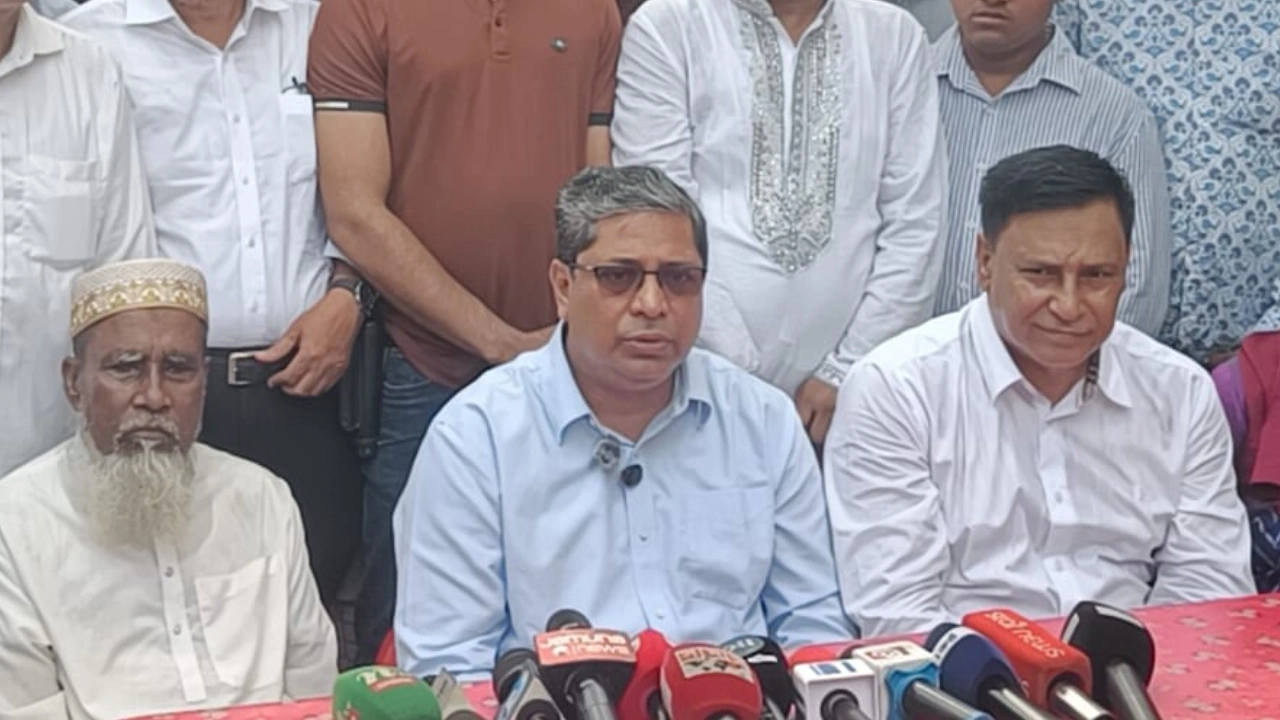 রাষ্ট্রপতির স্ত্রীও পাবেন ফ্যামিলি কার্ড: স্থানীয় সরকার প্রতিমন্ত্রী রাষ্ট্রপতির স্ত্রীও পাবেন ফ্যামিলি কার্ড: স্থানীয় সরকার প্রতিমন্ত্রী