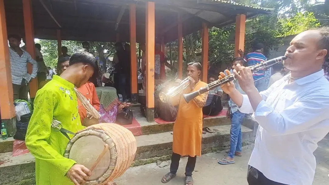 ৫০০ বছরের ঐতিহ্যবাহী ঢাকের হাটে দুর্গোৎসব ৫০০ বছরের ঐতিহ্যবাহী ঢাকের হাটে দুর্গোৎসব