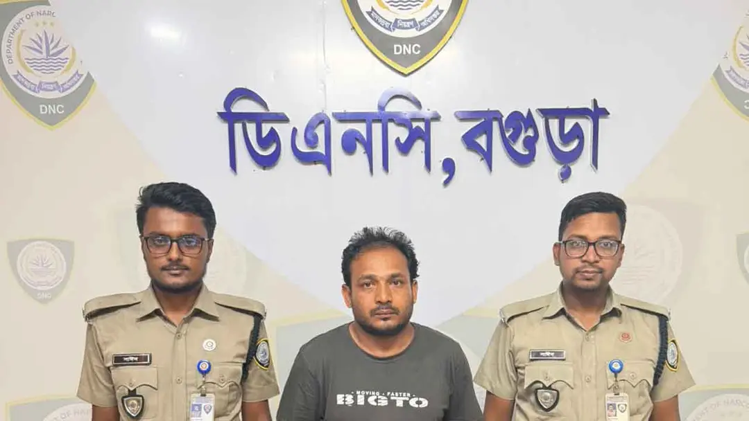 বগুড়ায় স্লিপার বাসের এসি ভেন্টে ১০ হাজার ৬০০ পিস ইয়াবা, গ্রেপ্তার ১ বগুড়ায় স্লিপার বাসের এসি ভেন্টে ১০ হাজার ৬০০ পিস ইয়াবা, গ্রেপ্তার ১